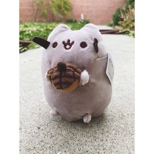 Exclusive Pusheen Acorn Fall Plush