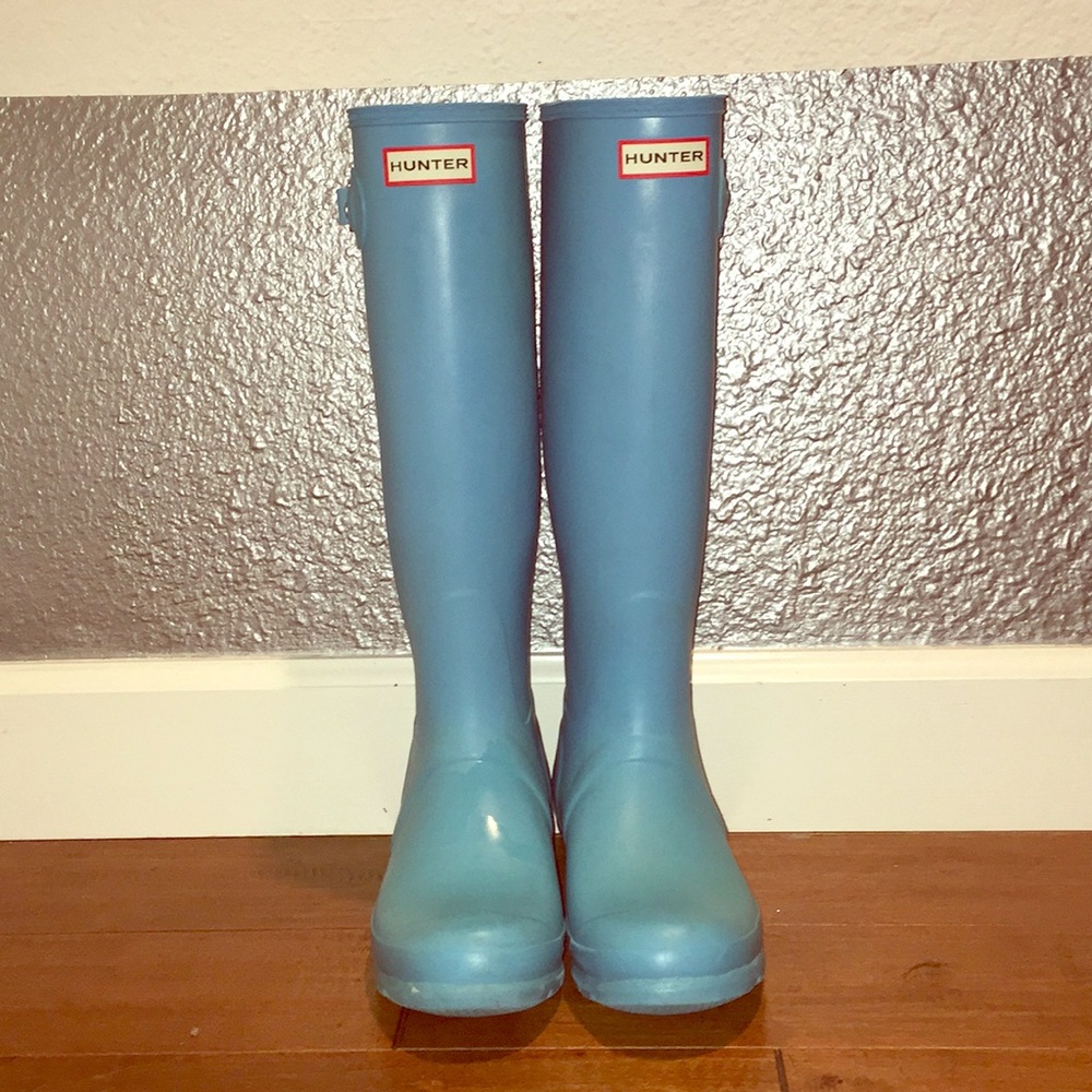 TIFFANY BLUE HUNTER RAIN BOOTS!