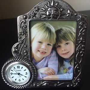 Cut little desk clock