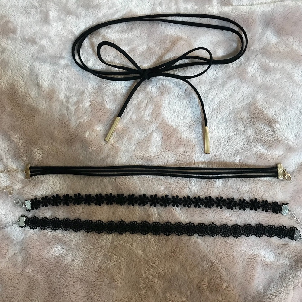 4 piece choker set!