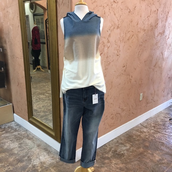 Dip Dyed Sleeveless Hoodie Top - Picture 2 of 4