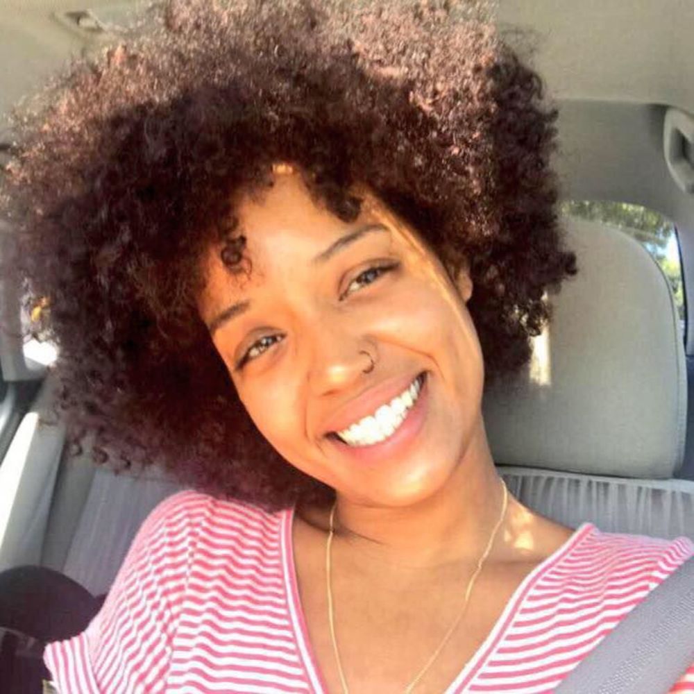 Meet your Posher, Estefania