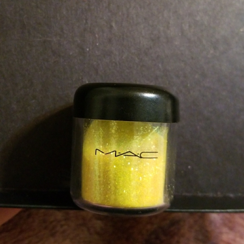 MAC Pigment Crystalled Yellow