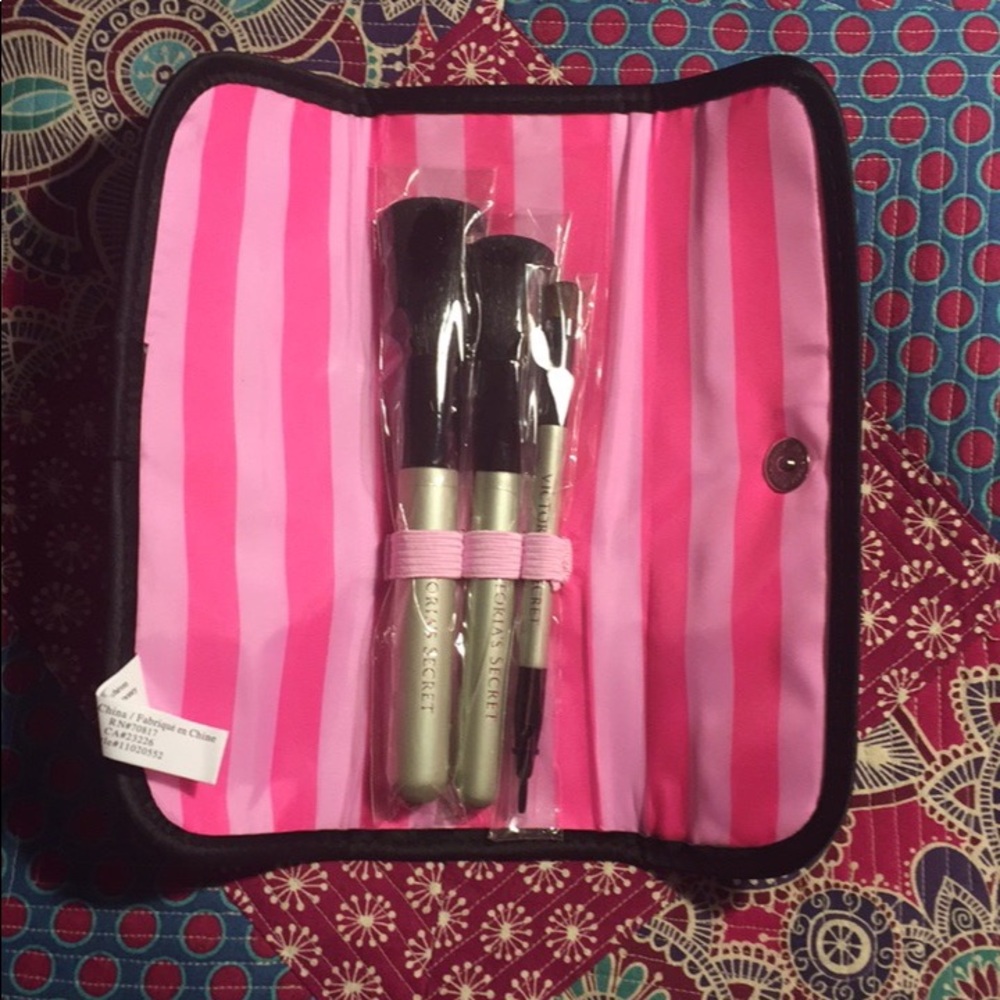 Victoria Secret 3 Piece Brush Set & Case 