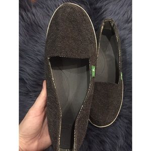 Sanuk sidewalk surfers