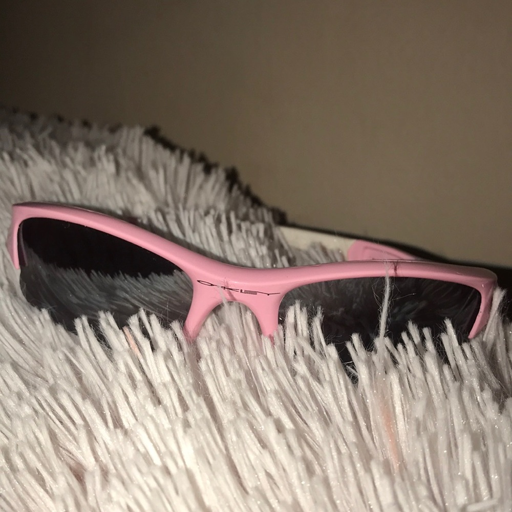 Oakley sunglasses 😎 MAKE OFFERS!!!!😊