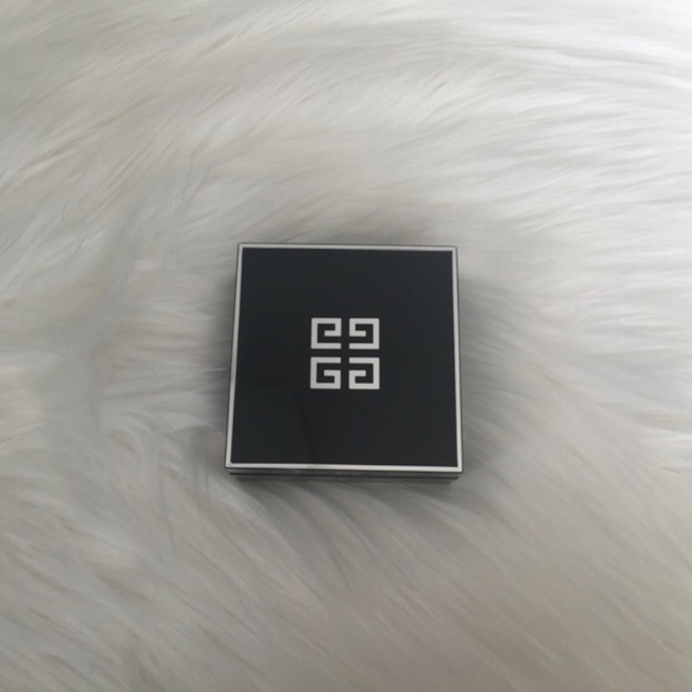 GIVENCHY TRANSLUCENT POWDER ( LOOSE POWDER)