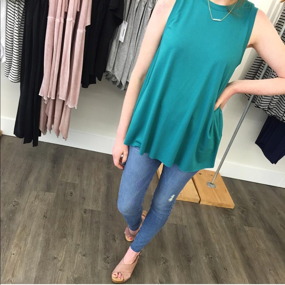 🎉PARTY IN THE BACK Three Dots tank