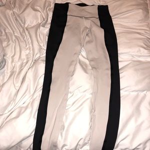 Black and white Lululemon! SIZE 6.