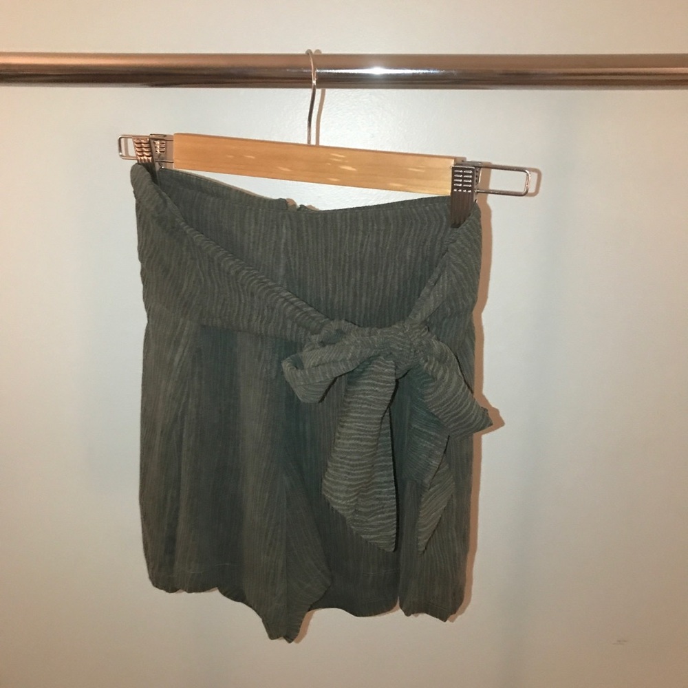 🆕‼️HIGH WAISTED textured shorts