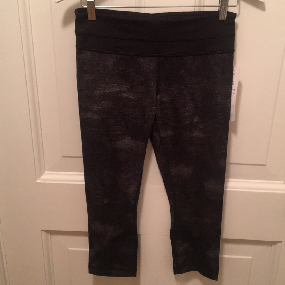 Lululemon Run Inspire Crop II Rare Snake Sequin 6