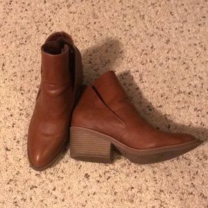 Apt 9 size 9 Ankle Boots