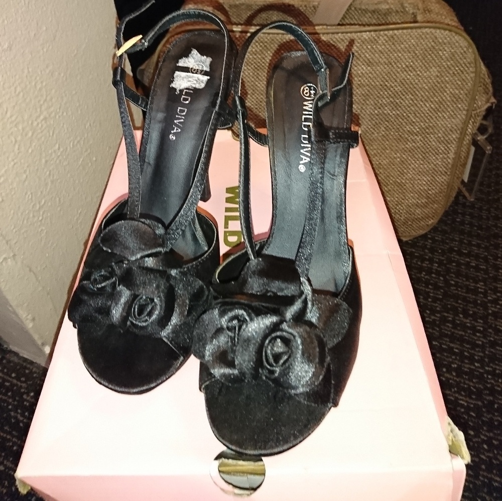 Sold via ebay 8.5 Satin Shoe wedge/platform