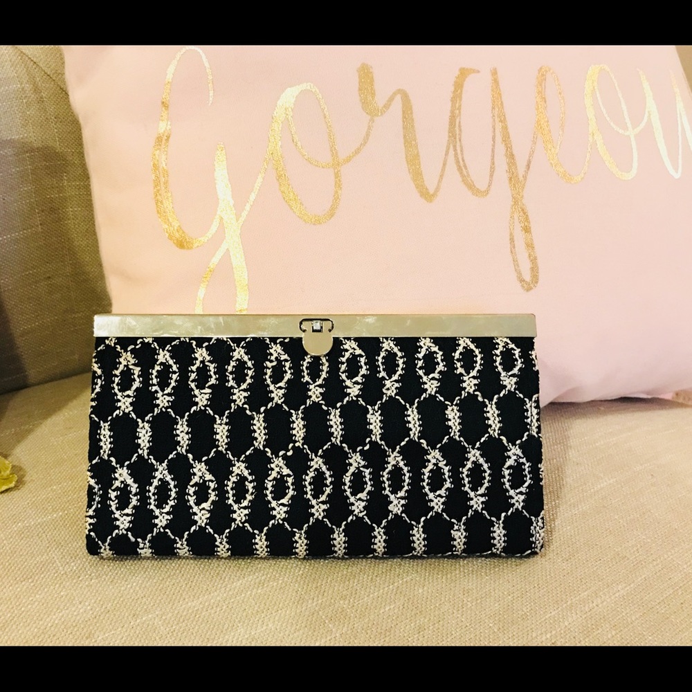 Bebe clutch