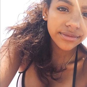 Meet your Posher, Claudia