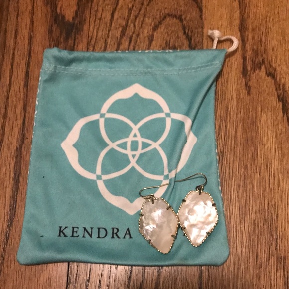 Kendra Scott Jewelry - Kendra Scott Pearl Corley Earrings
