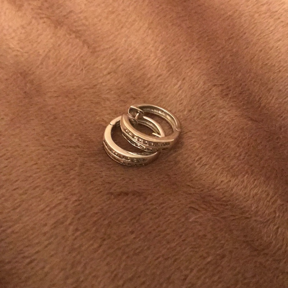 14k white gold diamond hoop earrings