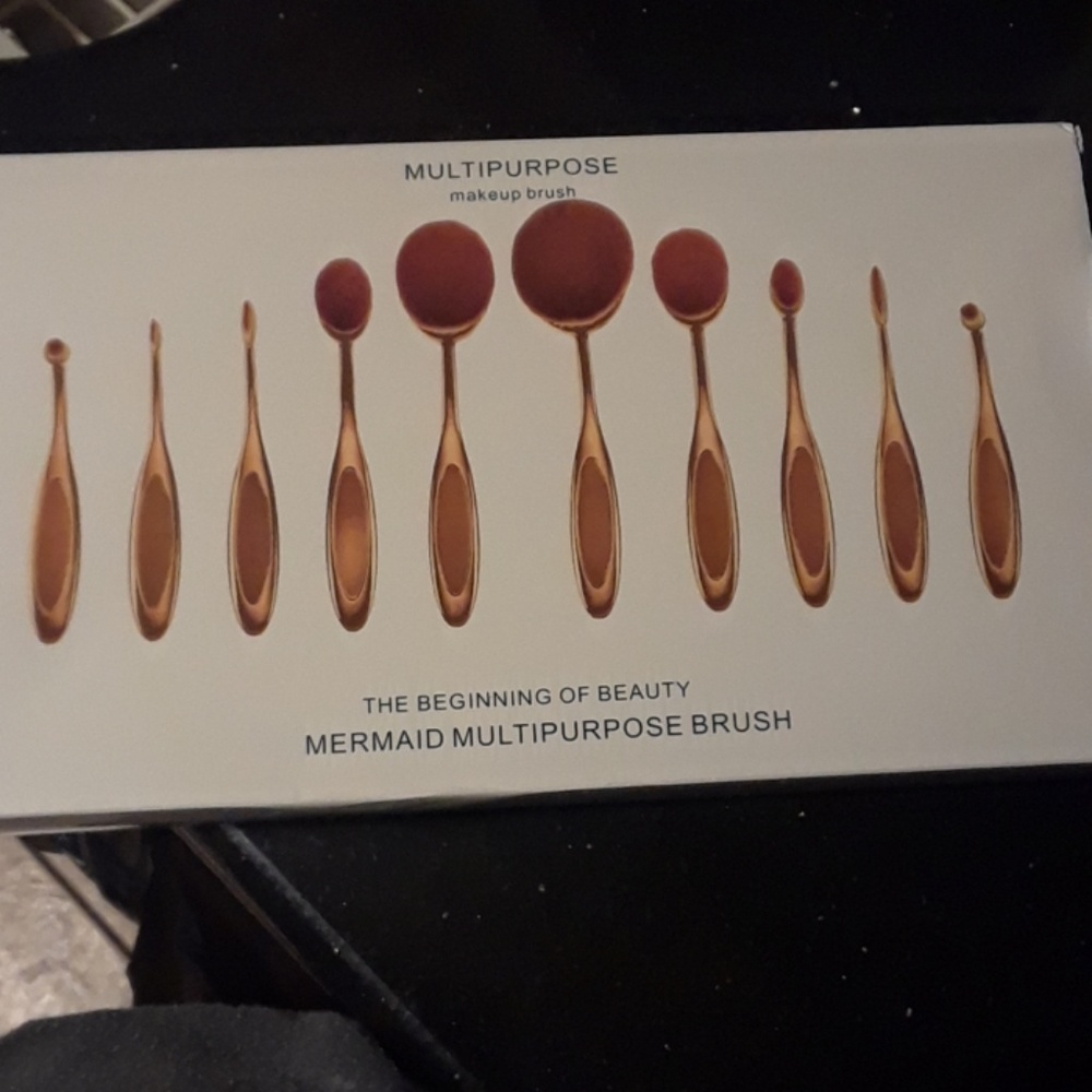 Artis style makeup brushes