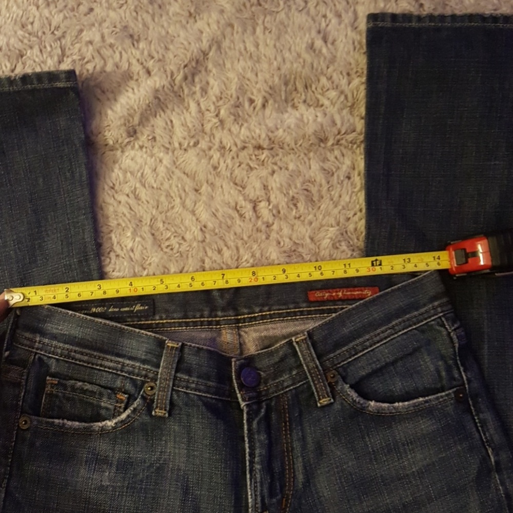 Pre-Loved Citizens of Humanity Ingrid #002 Distressed Flare Jean Light Indigo Size 26 (2) – Elle & Beck