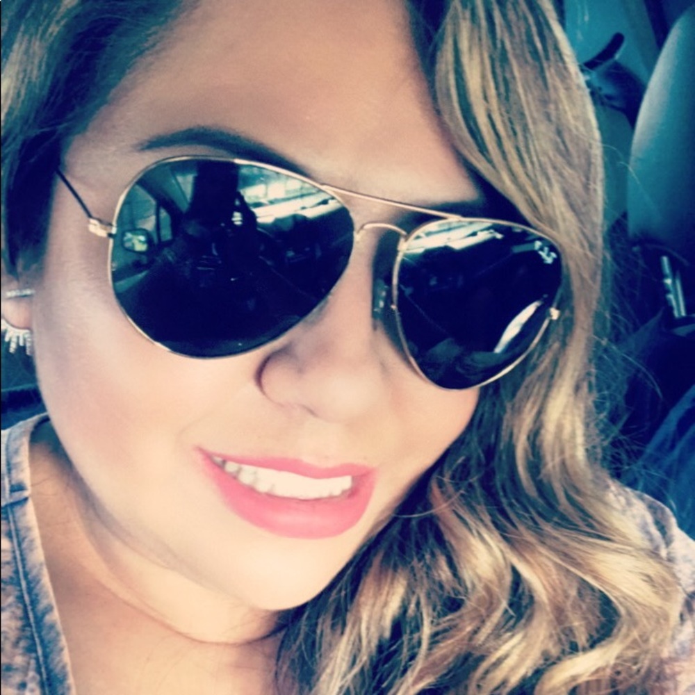 Meet your Posher, Claudia