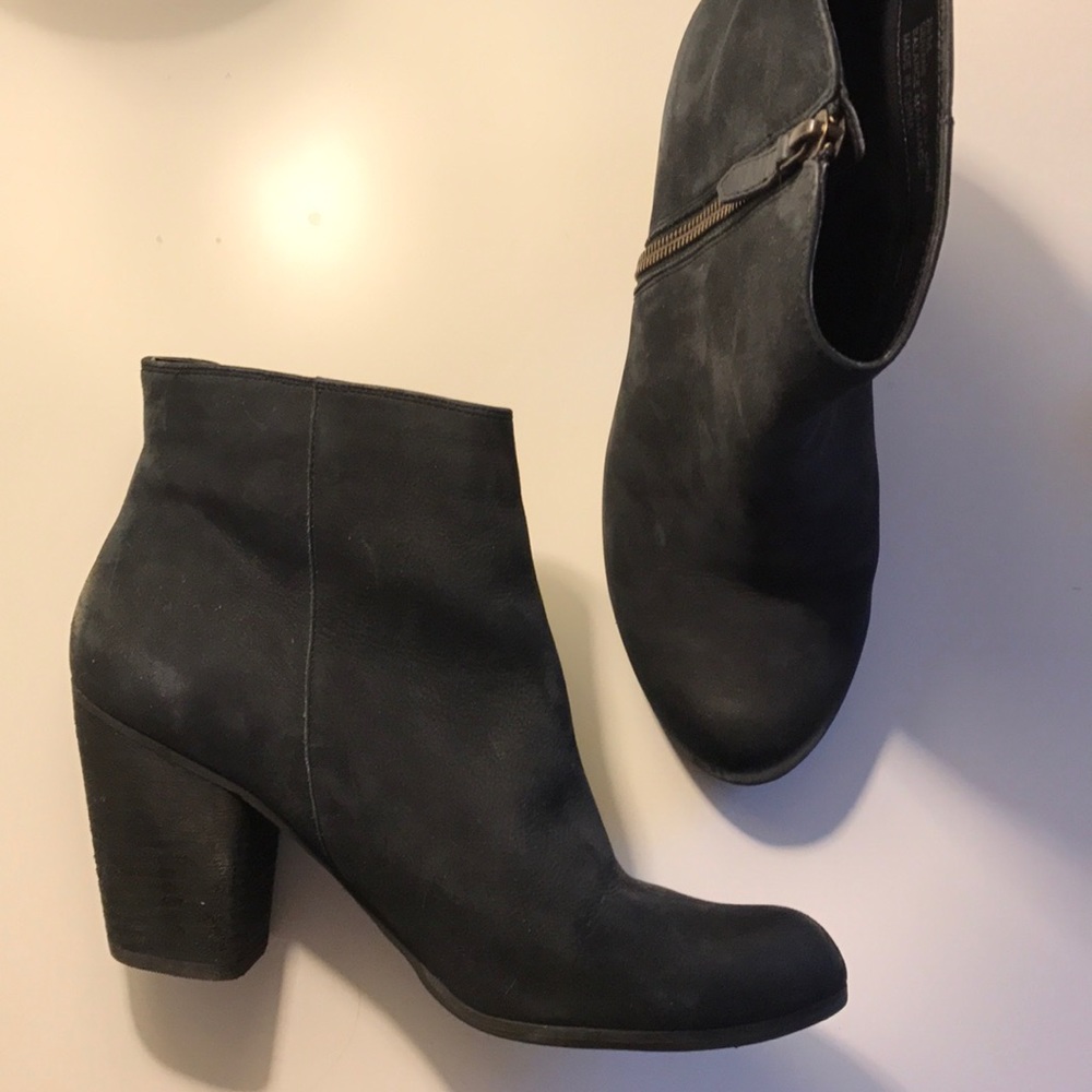 Black Leather Heeled Booties - Like New ✨