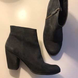 Black Leather Heeled Booties - Like New ✨