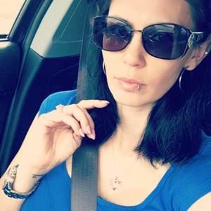 Meet your Posher, Dee