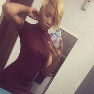 Meet your Posher, Ebony