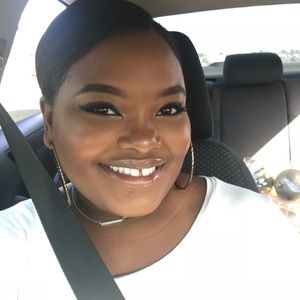 Meet your Posher, Ebony