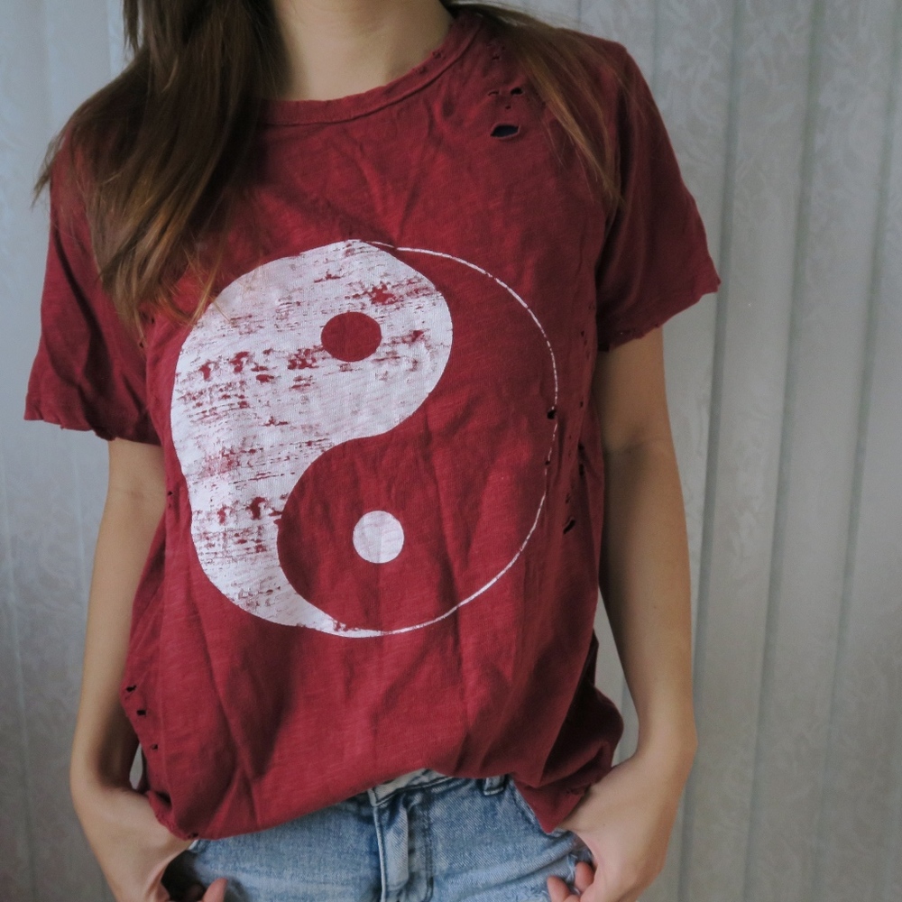 LA Hearts Yin Yang Distressed Short Sleeve T-Shirt