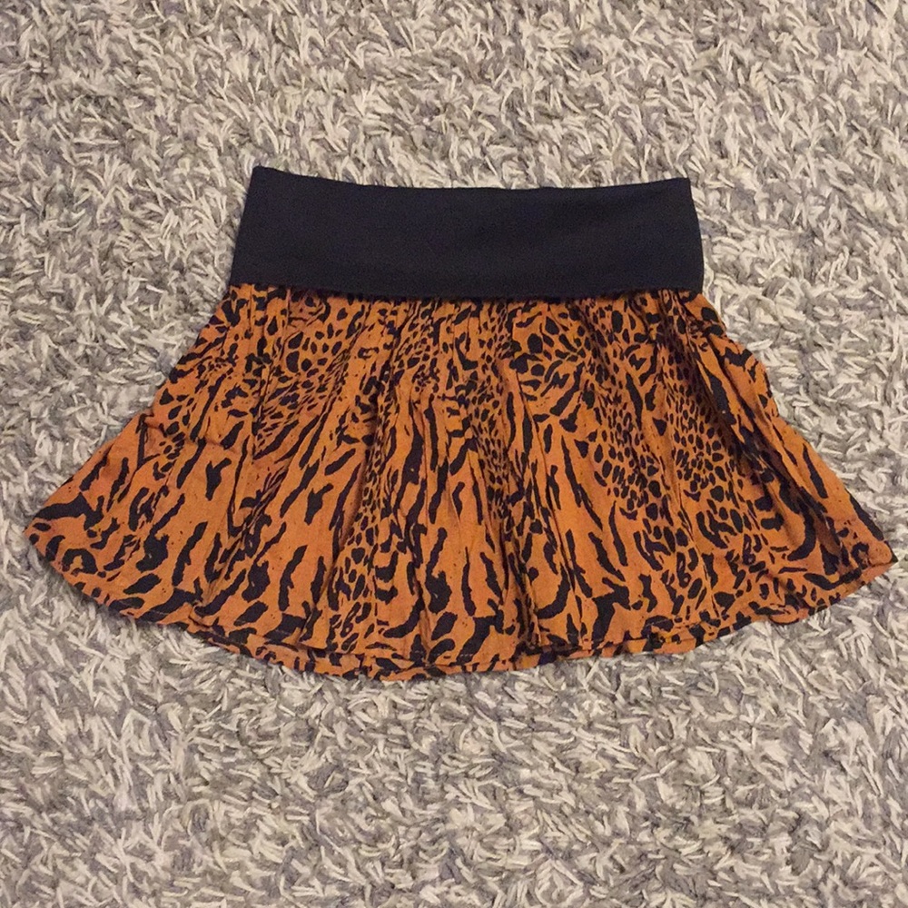 leopard print mini skirt