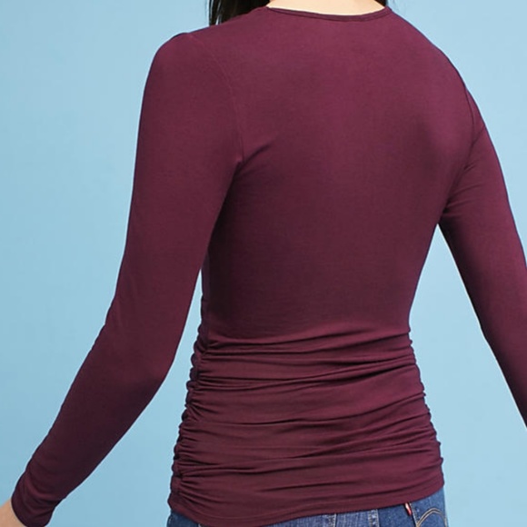 Keyhole Cutout Top - Picture 4 of 4