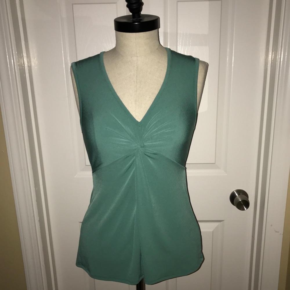🎉 3 for $20 sale - NWOT, Banana Republic Top