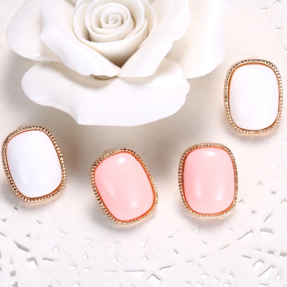 Vintage Stud Earrings - Picture 4 of 5
