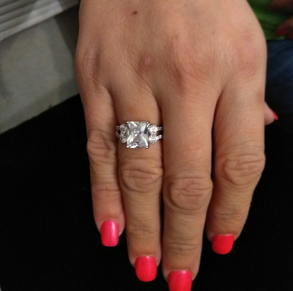 Luxury women clear crystal ring