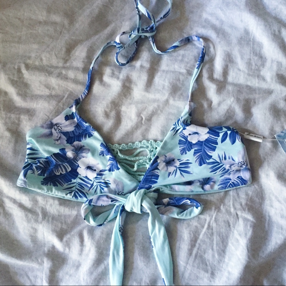 NWT Frankie’s Bikinis Malia Top in Hawaiian Mist