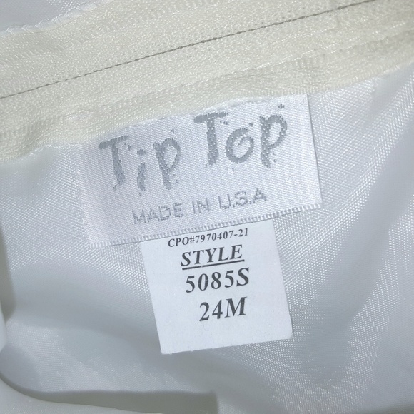 Beautiful White Dress Red Loose Rose Buds - Picture 3 of 3