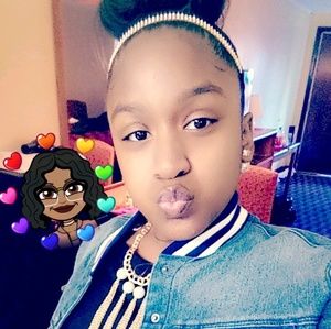 Meet your Posher, Danyielle