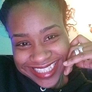 Meet your Posher, Amoya