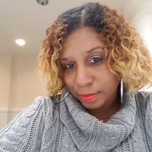 Meet your Posher, Sandi