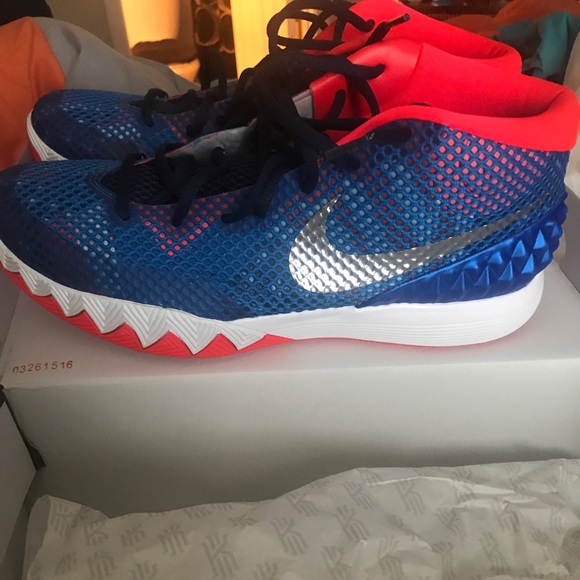 kyrie baseball cleats