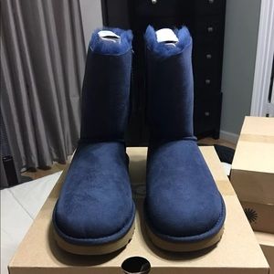 Bailey Bow 2 Uggs Size 6