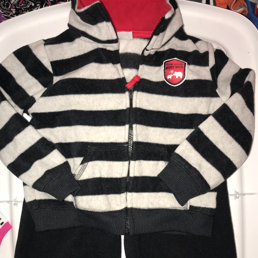 2T Carter’s outfit. Fleece. Like new.
