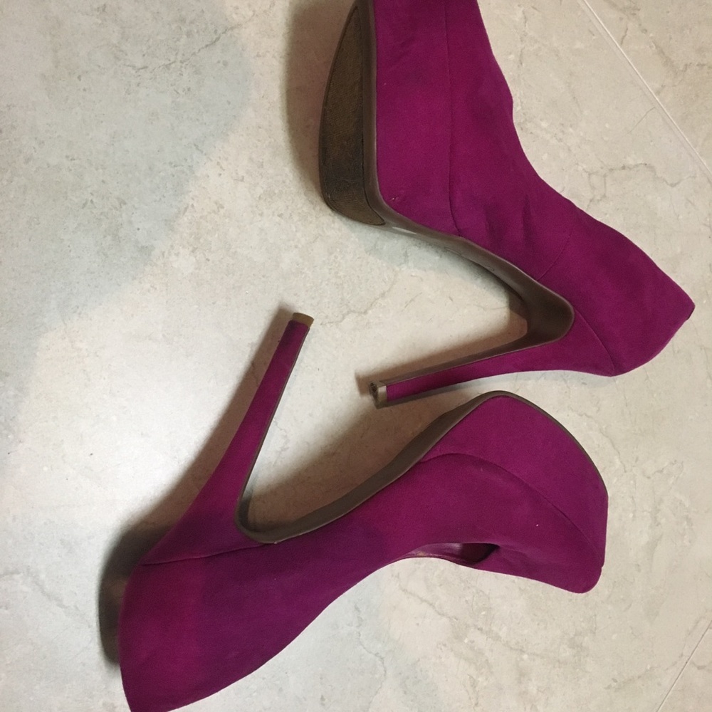 Shoes - Picture 2 of 3