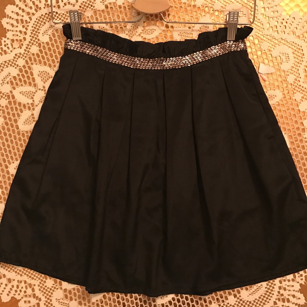 Kimchi Blue label skirt via Urban Outfitters 😎
