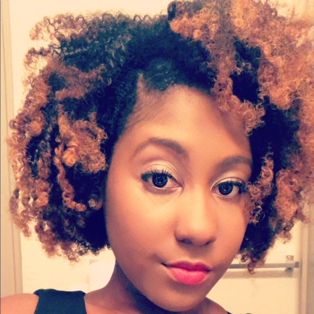 Meet your Posher, Micha’ela