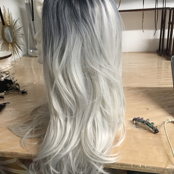 Long black and grey wig - Picture 2 of 3