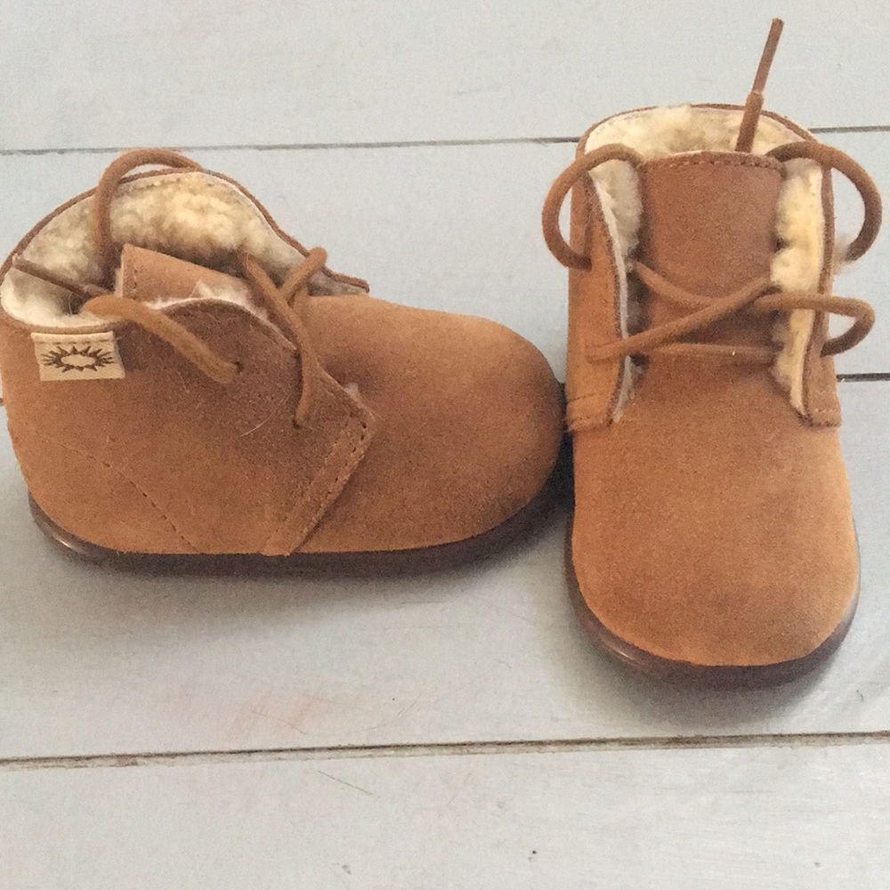 Baby UGGS size SMALL EUC