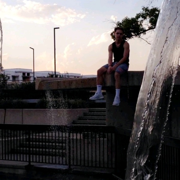 Meet your Posher, Tyler - Picture 1 of 1