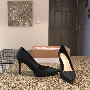 Jessica Simpson “Snake” print pumps